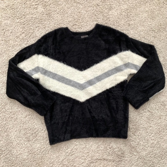 Vince Camuto Sweaters - Vince Camuto Fuzzy Chevron Sweater